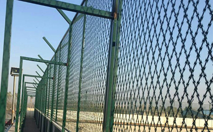 刀片刺網(wǎng)隔離網(wǎng)