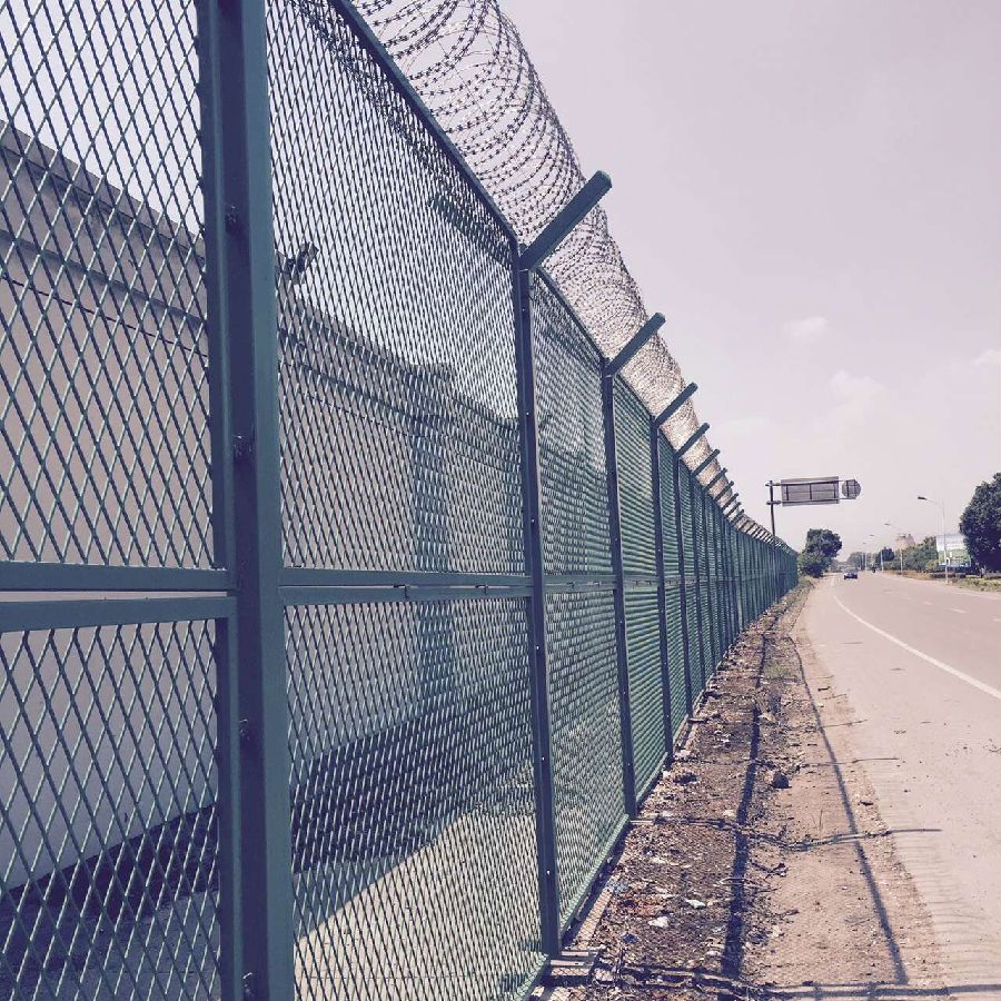 4.5米高防攀爬金屬隔離網墻